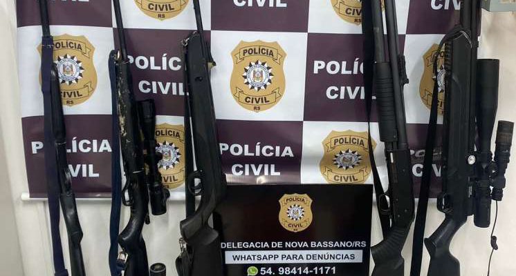 1701945882-polacia-civil-de-nova-bassano-realiza-prisaes-em-duas-aaaes-policiais