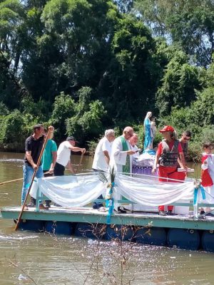 1707149752-ibiaaa-celebra-festa-de-navegantes-a-margem-do-rio-ligeiro