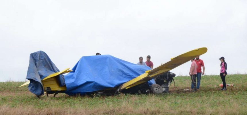 1732114569-aviao-de-pequeno-porte-cai-em-lavoura-no-interior-de-palmeira-das-missaes